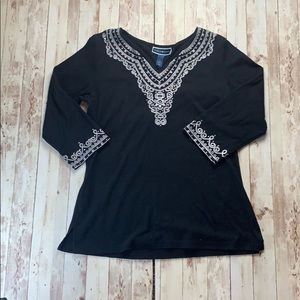 Karen Scott v-neck shirt😁